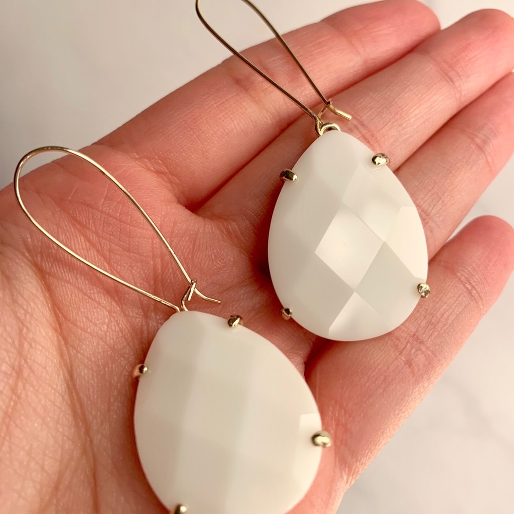 Kendra Scott “Allison” drop earring